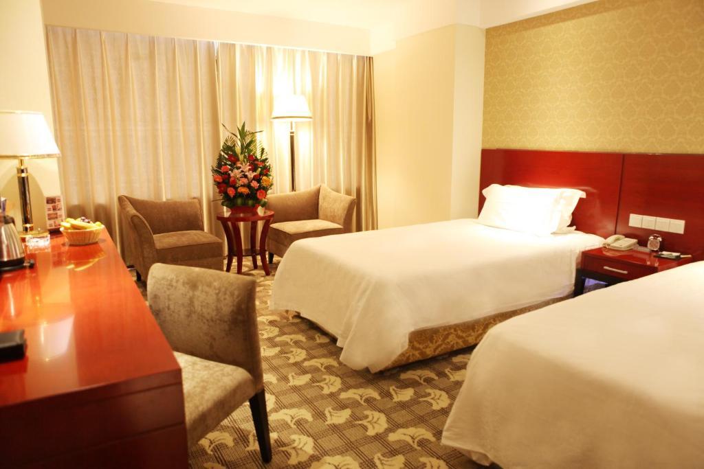 Luoyang Grand Hotel Room photo