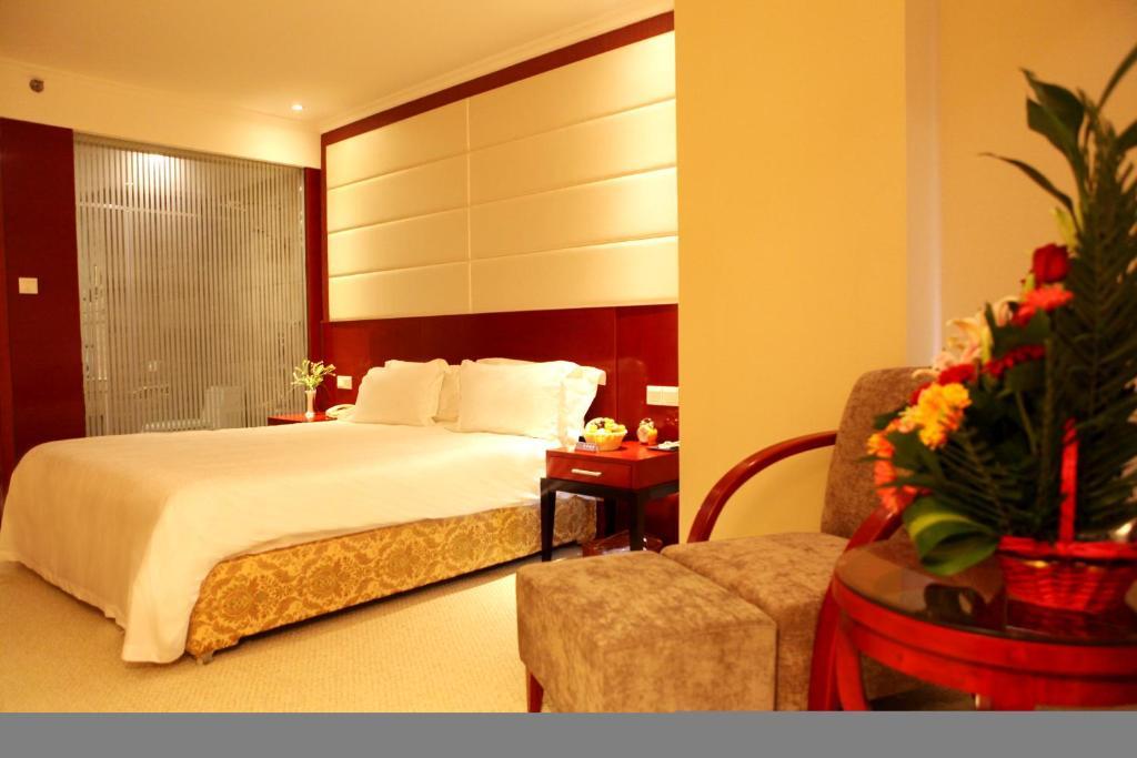 Luoyang Grand Hotel Room photo
